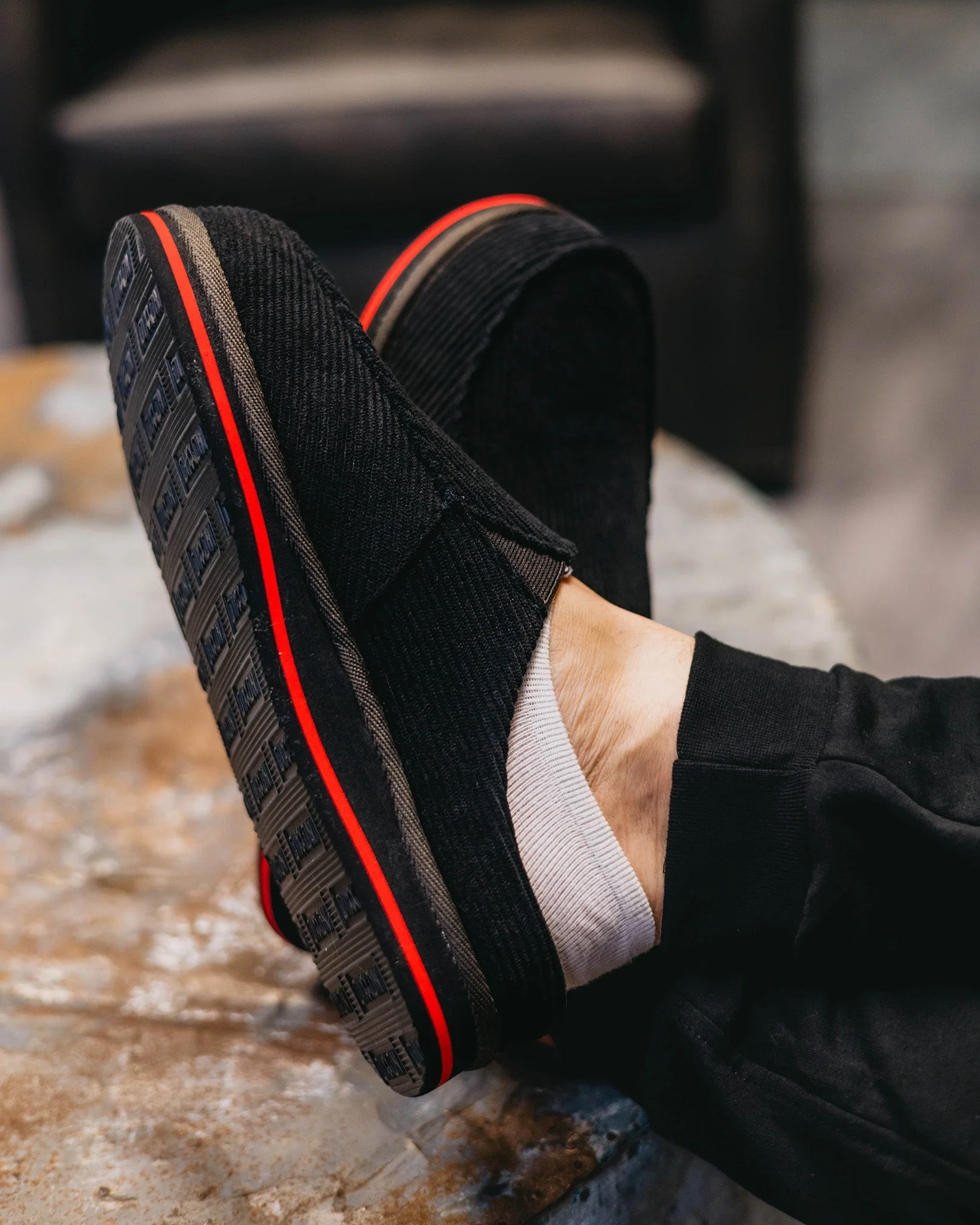 Black Low Low Drip Slips