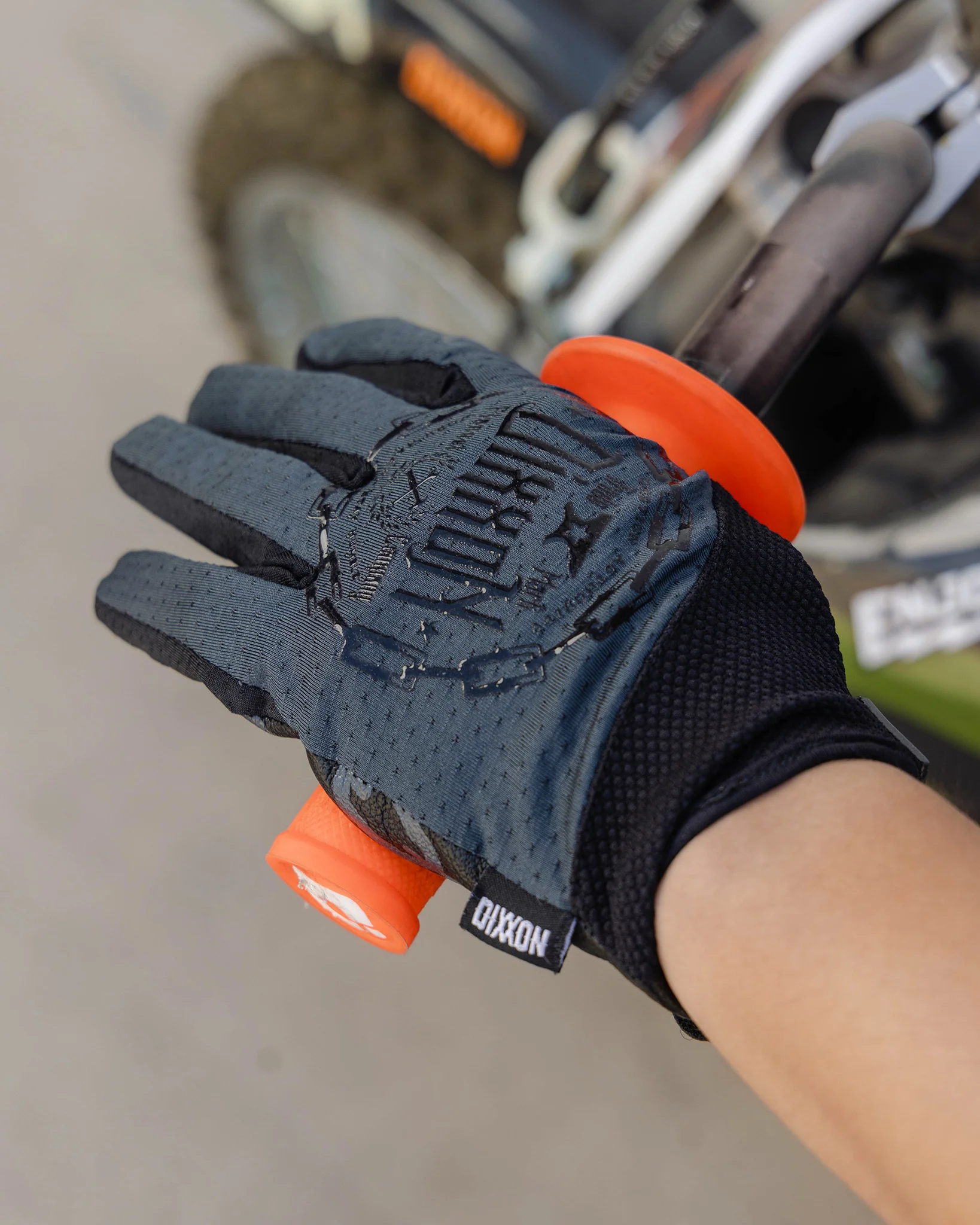 Chains Moto Gloves - Gray