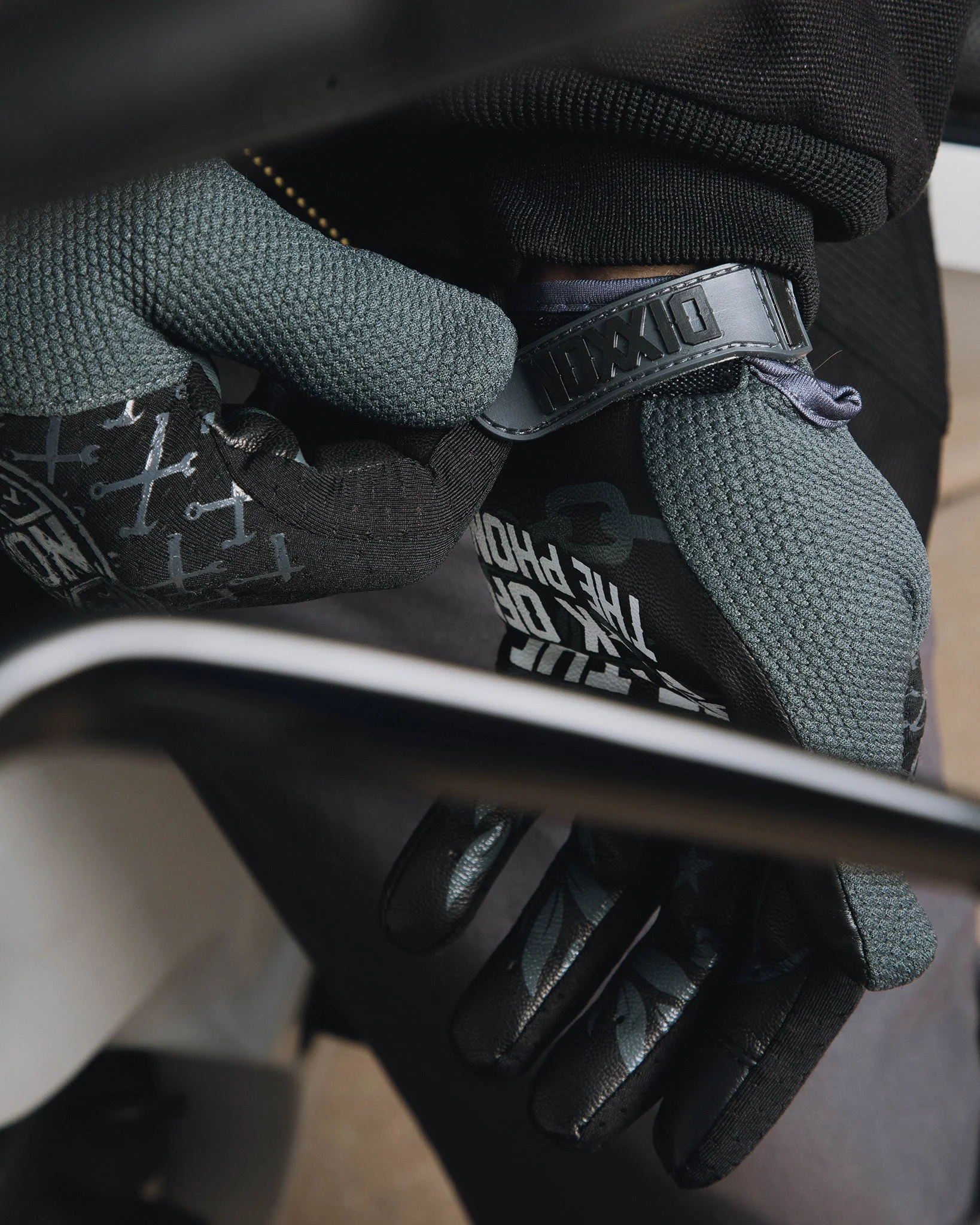 Corpo Moto Gloves - Black & Gray