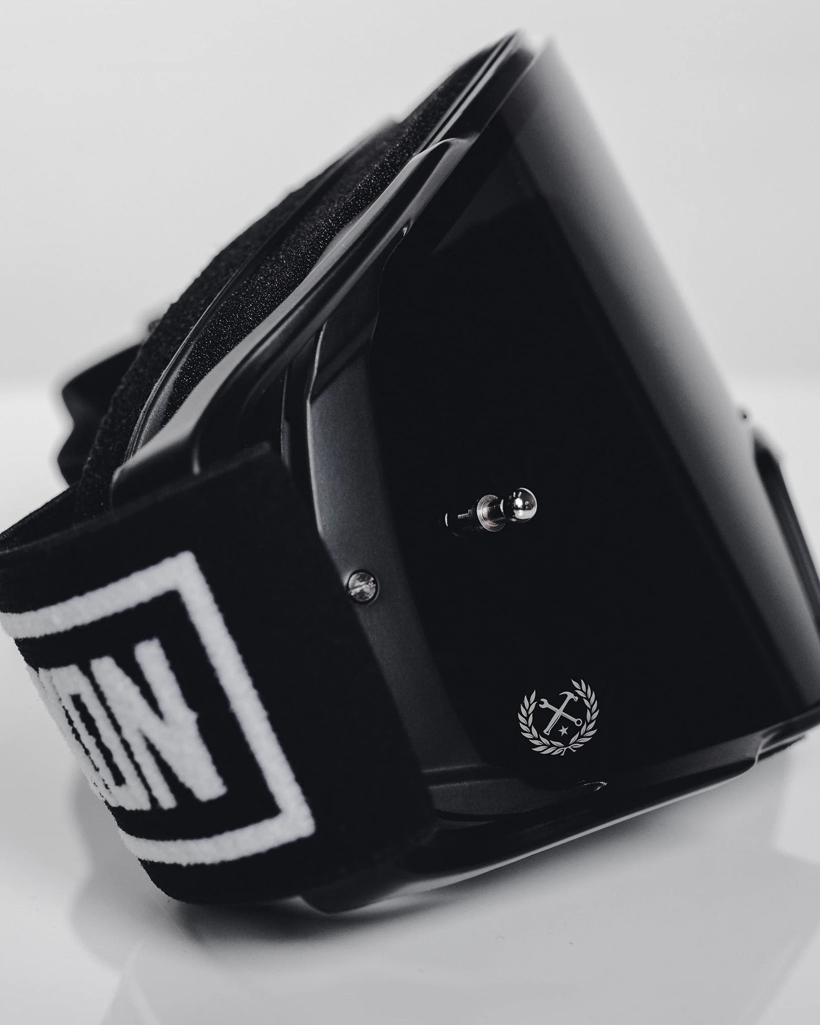 Contender MX Goggles - Black & White / Gray Lens