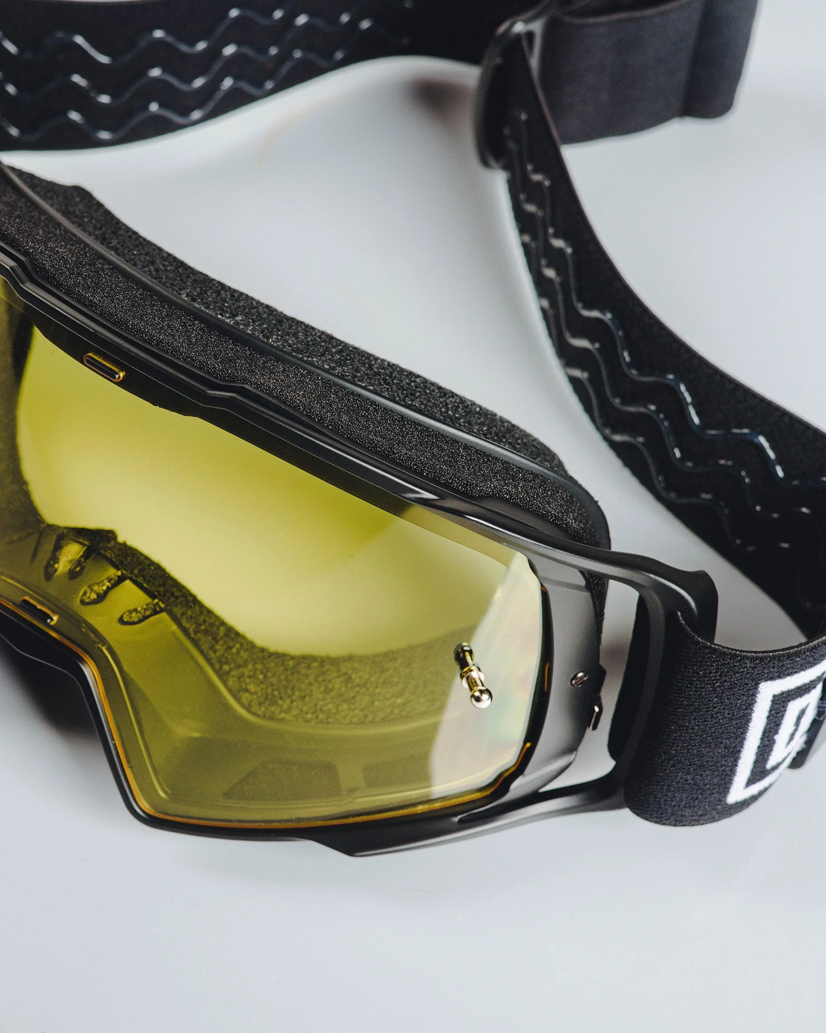 Contender MX Goggles Sand - Black & White / Yellow Lens 3 Contender MX Goggles Sand - Black & White / Yellow Lens