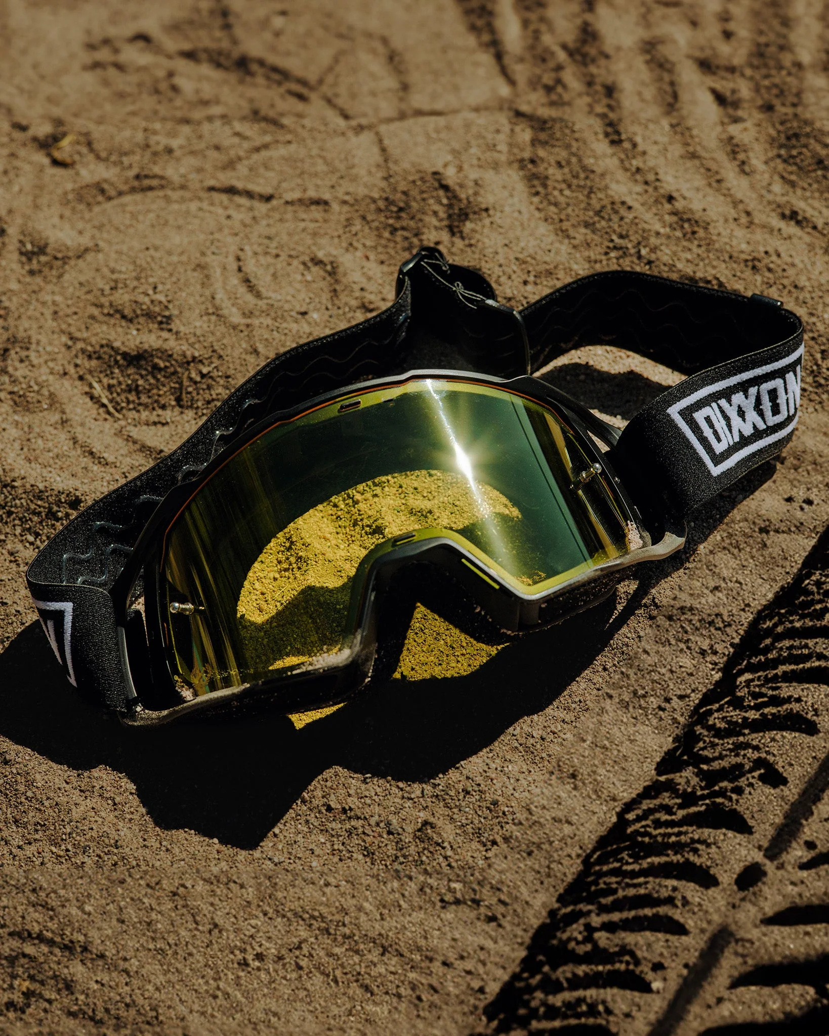 Contender MX Goggles Sand - Black & White / Yellow Lens 6 Contender MX Goggles Sand - Black & White / Yellow Lens